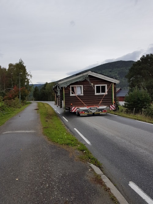 Nå er badstugu flytta